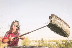 Как правильно мыть автомобиль и сохранить его блеск